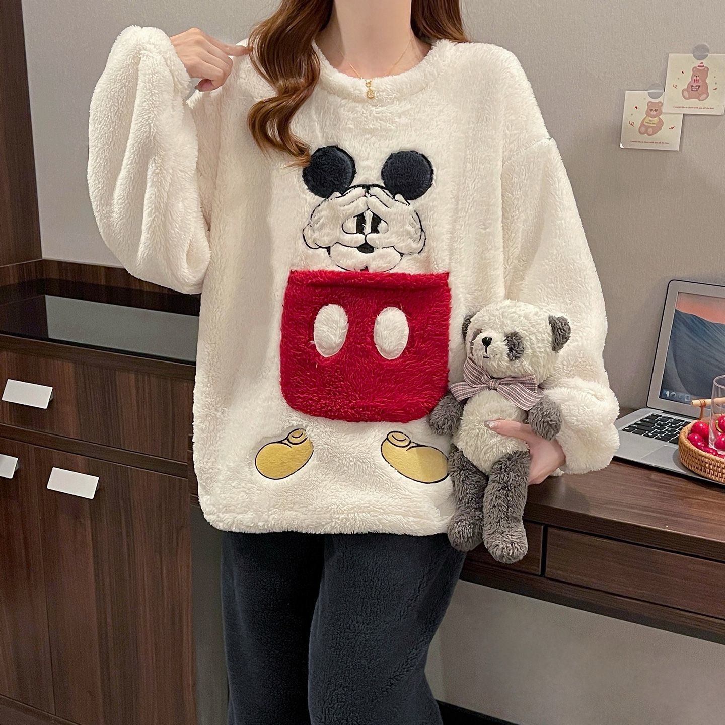 Mickey 3D Patchwork Plush Paja – Oversized Crewneck Fleece recenzja i cena